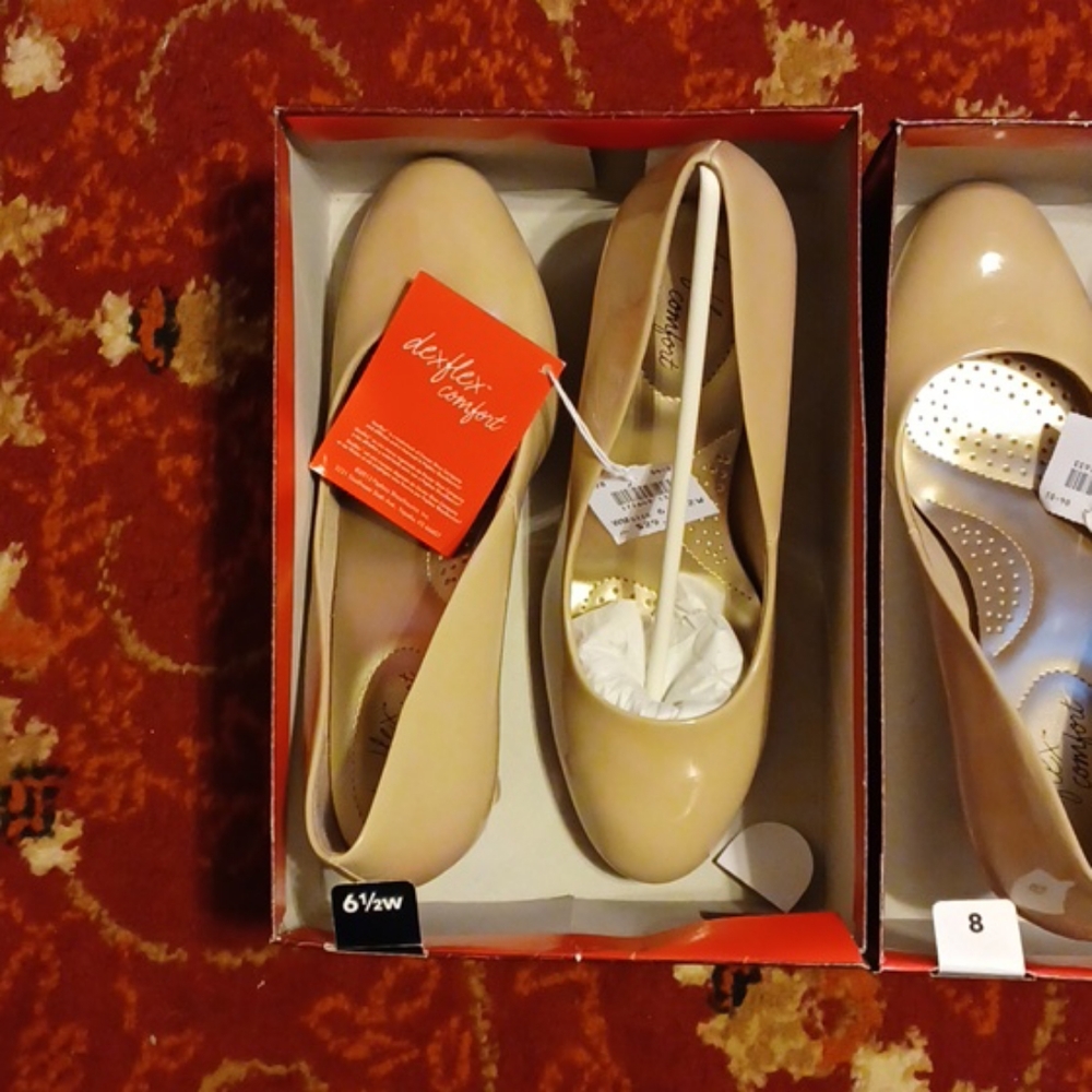 Dexflex Comfort Karma heels New With Tag Tan